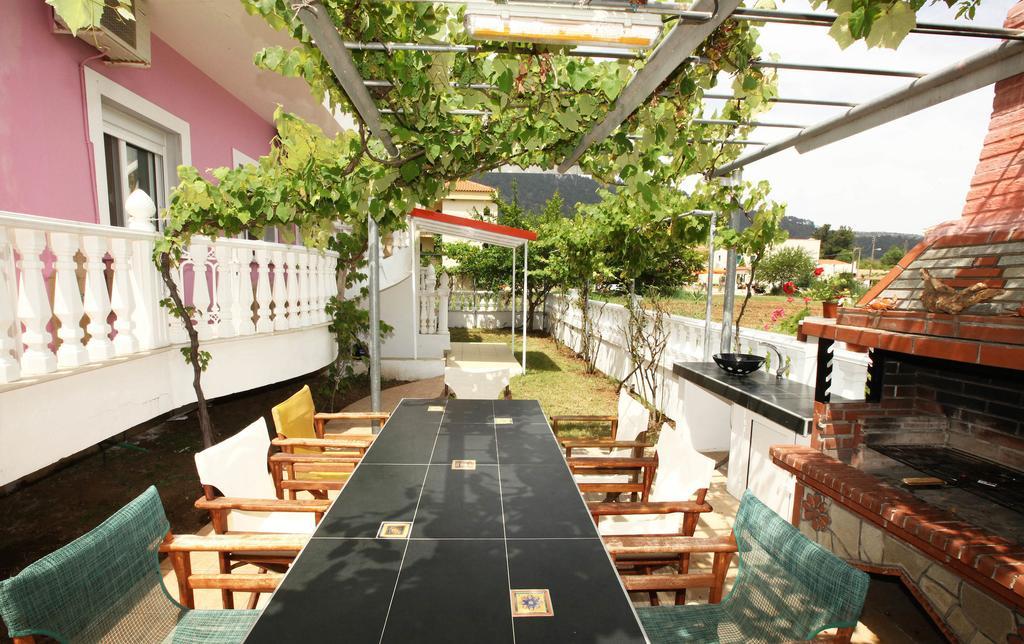 Nereids Apartments And Studios Chrysi Ammoudia Bilik gambar
