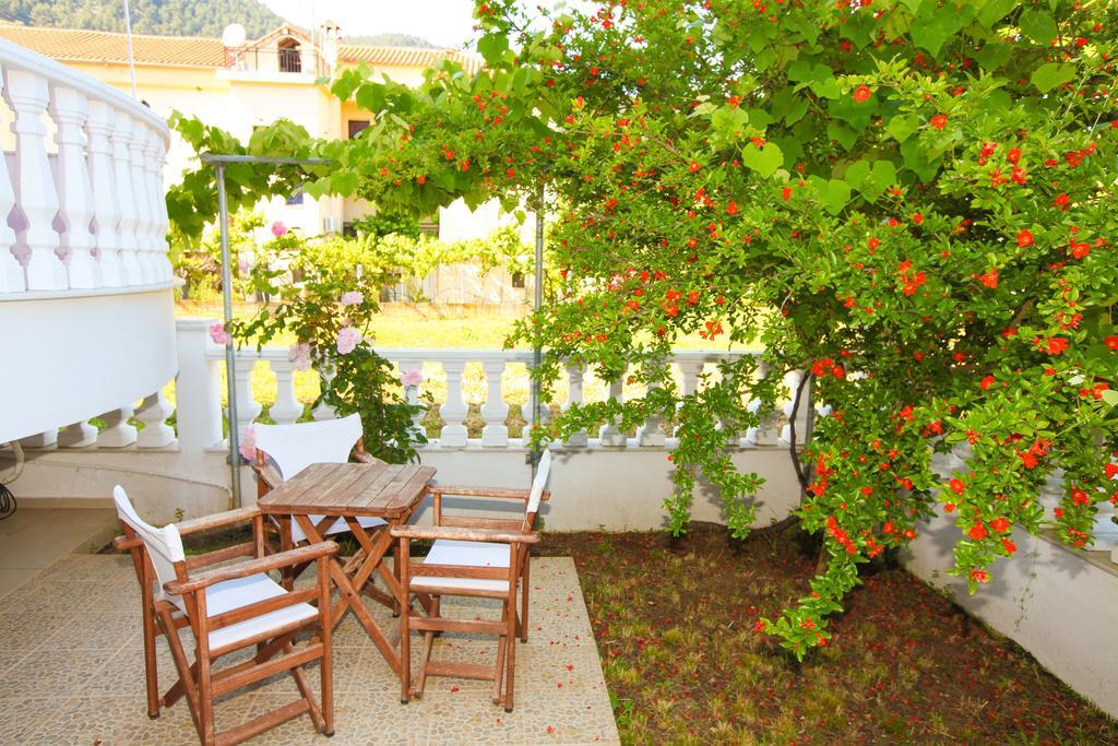 Nereids Apartments And Studios Chrysi Ammoudia Luaran gambar