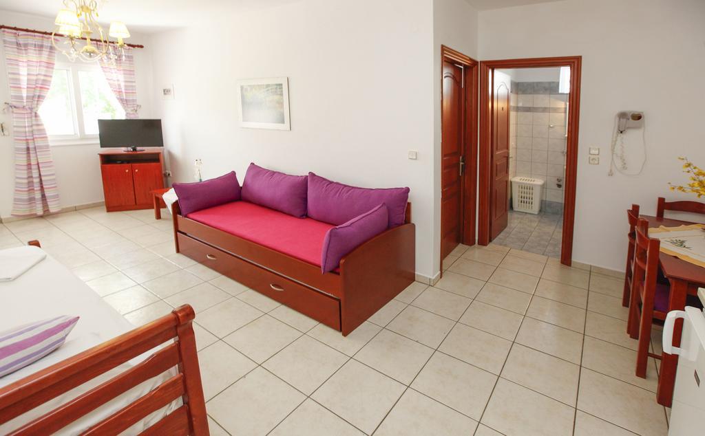Nereids Apartments And Studios Chrysi Ammoudia Luaran gambar
